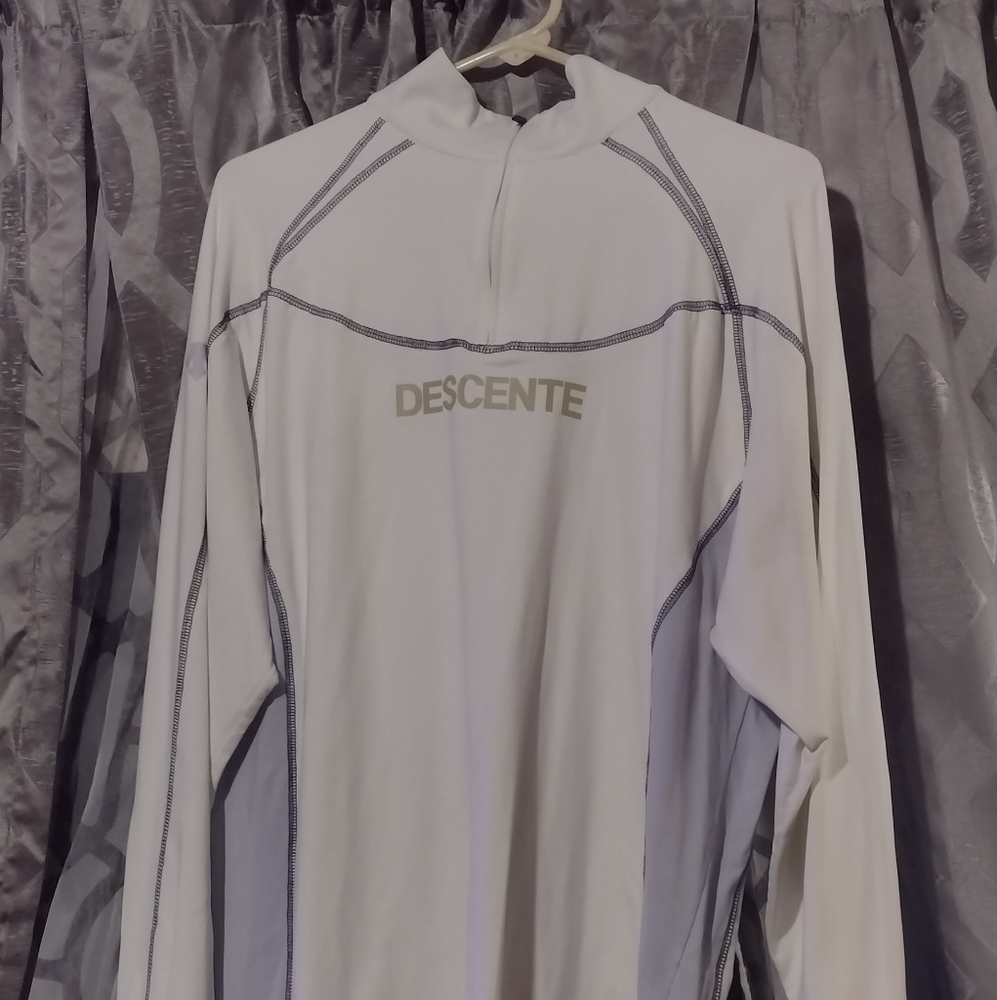 Descente men's medium white long sleeve shirt.